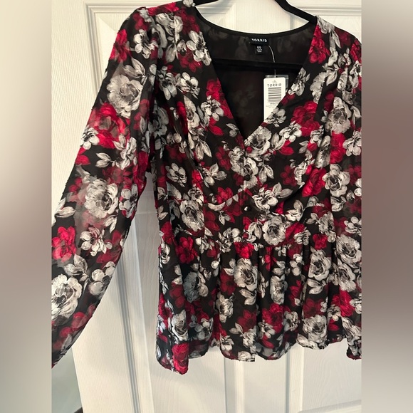 TORRID Size 00 0X XL Red White Peplum Chiffon Floral Top NWT R$59 - Picture 8 of 11